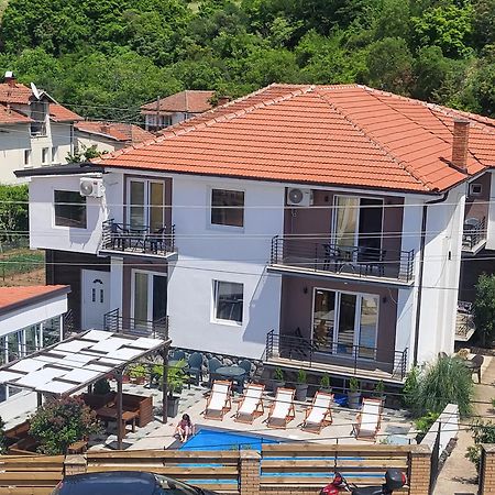 Villa Pegasus Pestani Охрид Екстериор снимка